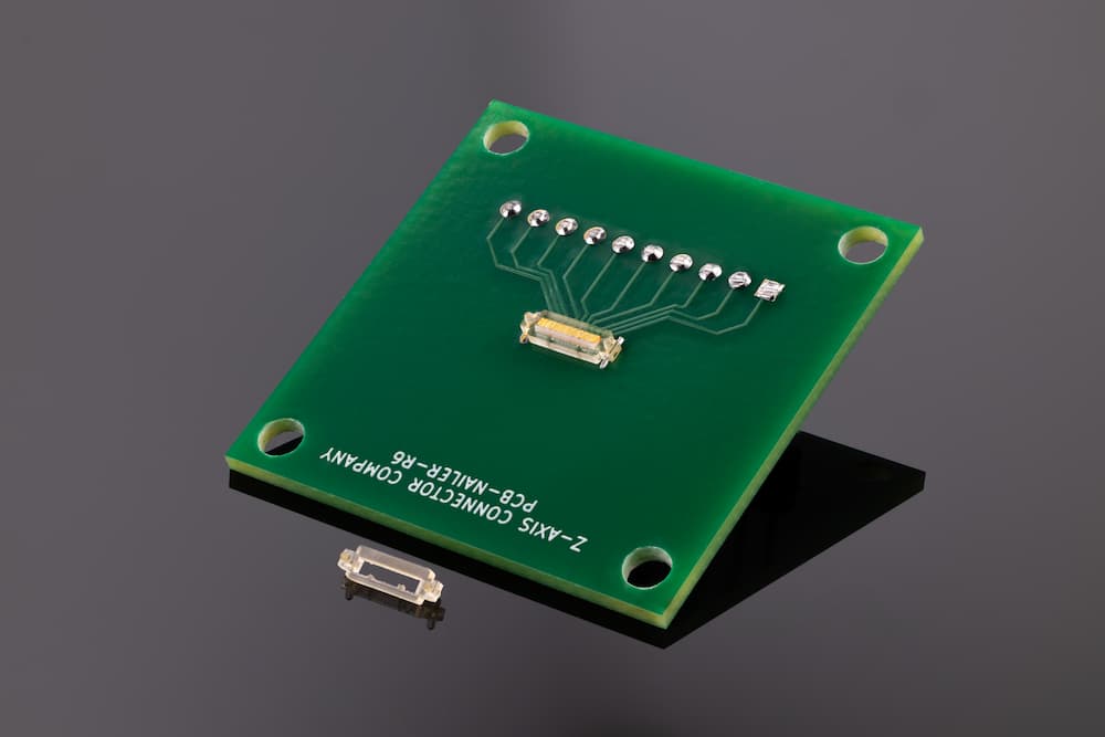 3D-gedruckter Steckverbinder: 3D-gedruckter Steckverbinder von Z-Axis, montiert auf einer Leiterplatte.